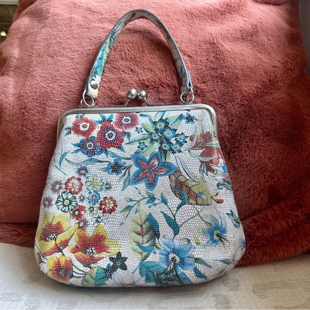 Hobo Floral Leather Kiss Lock Purse NWOT - Picture 3 of 8